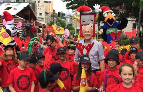 Walking school bus - Phil Goff Xmas parade