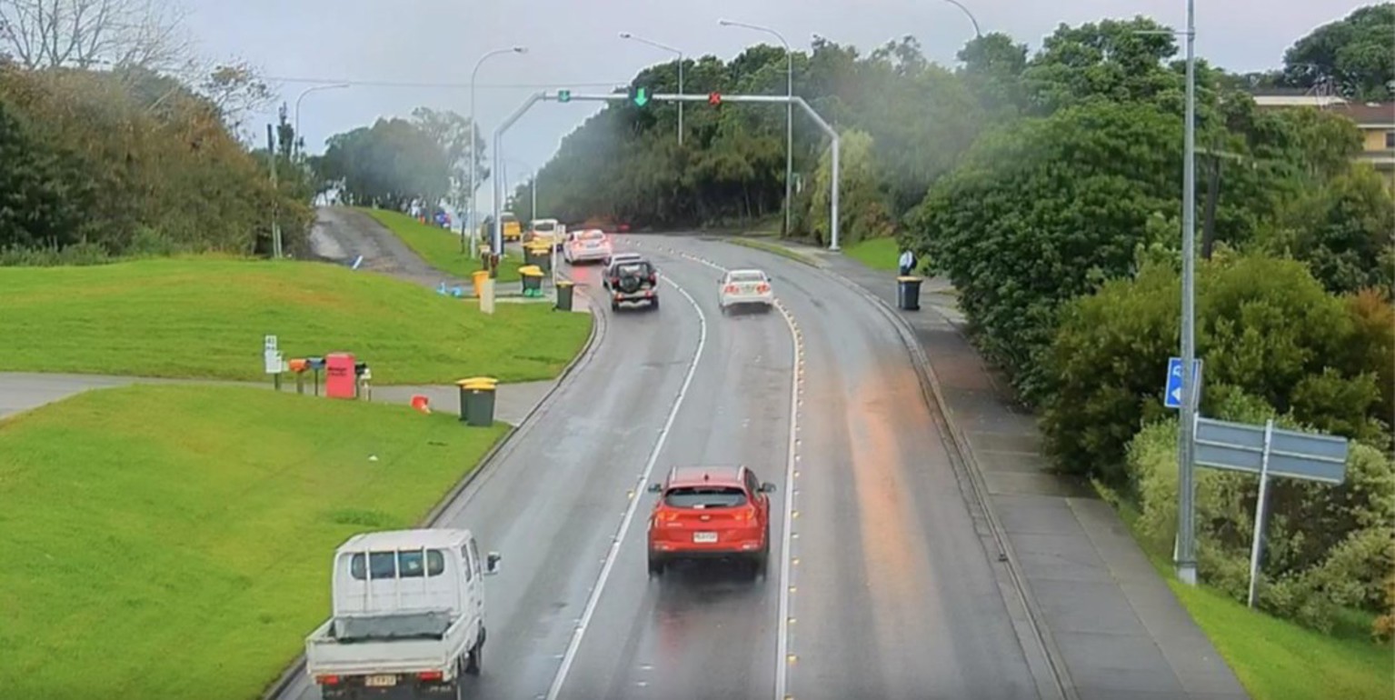 Whangaparāoa Road with cars travelling along while the dynamic lane is in operation.