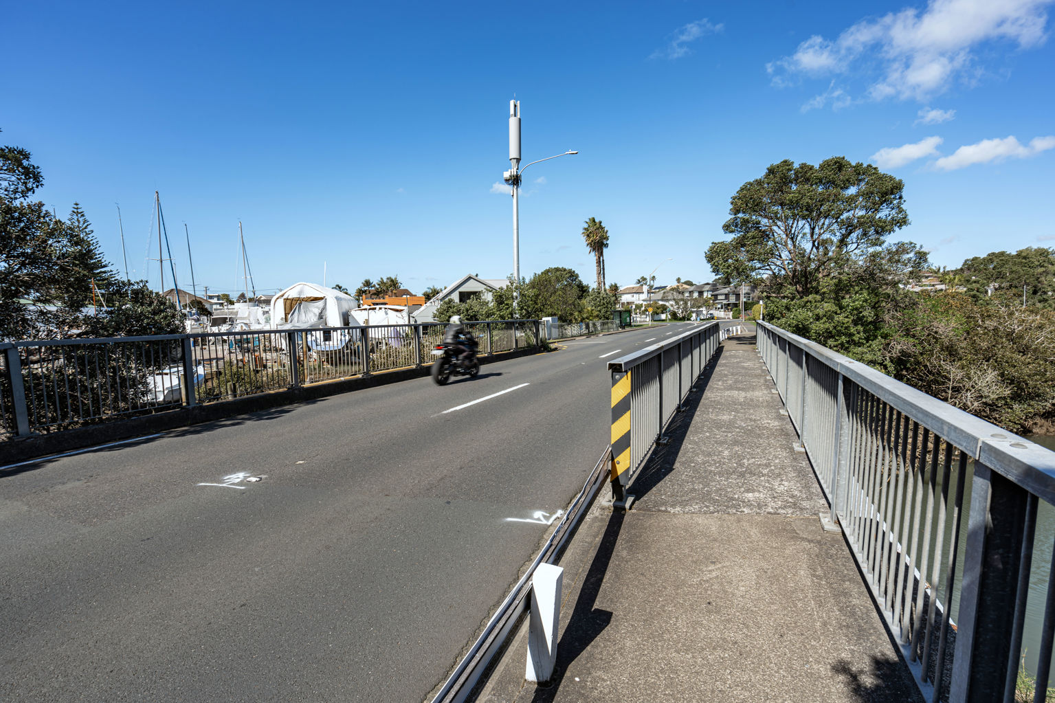Photo showing the current Inga Road bridge.