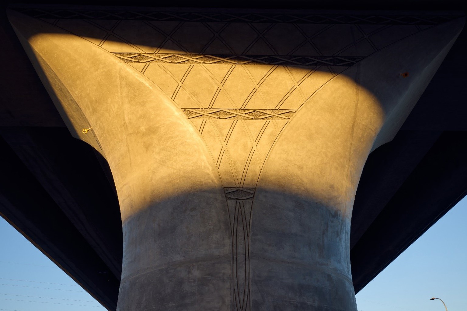 A closer view of the patterns on the newly built Ra Hihi flyover.